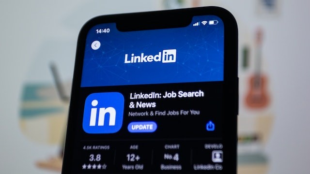 Leveling Up Your LinkedIn Game: Expert Insights for Entrepreneurs with Chronic Conditions